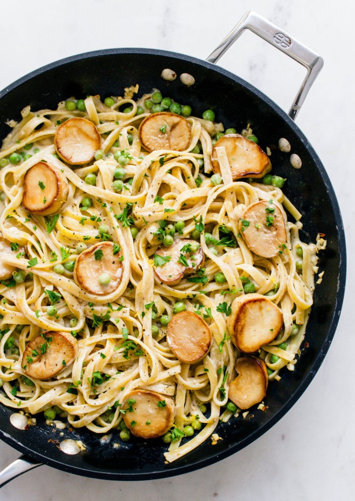 one-pot-creamy-feffuccine-peas-king-oyster-mushroom-scallops_-726x1024